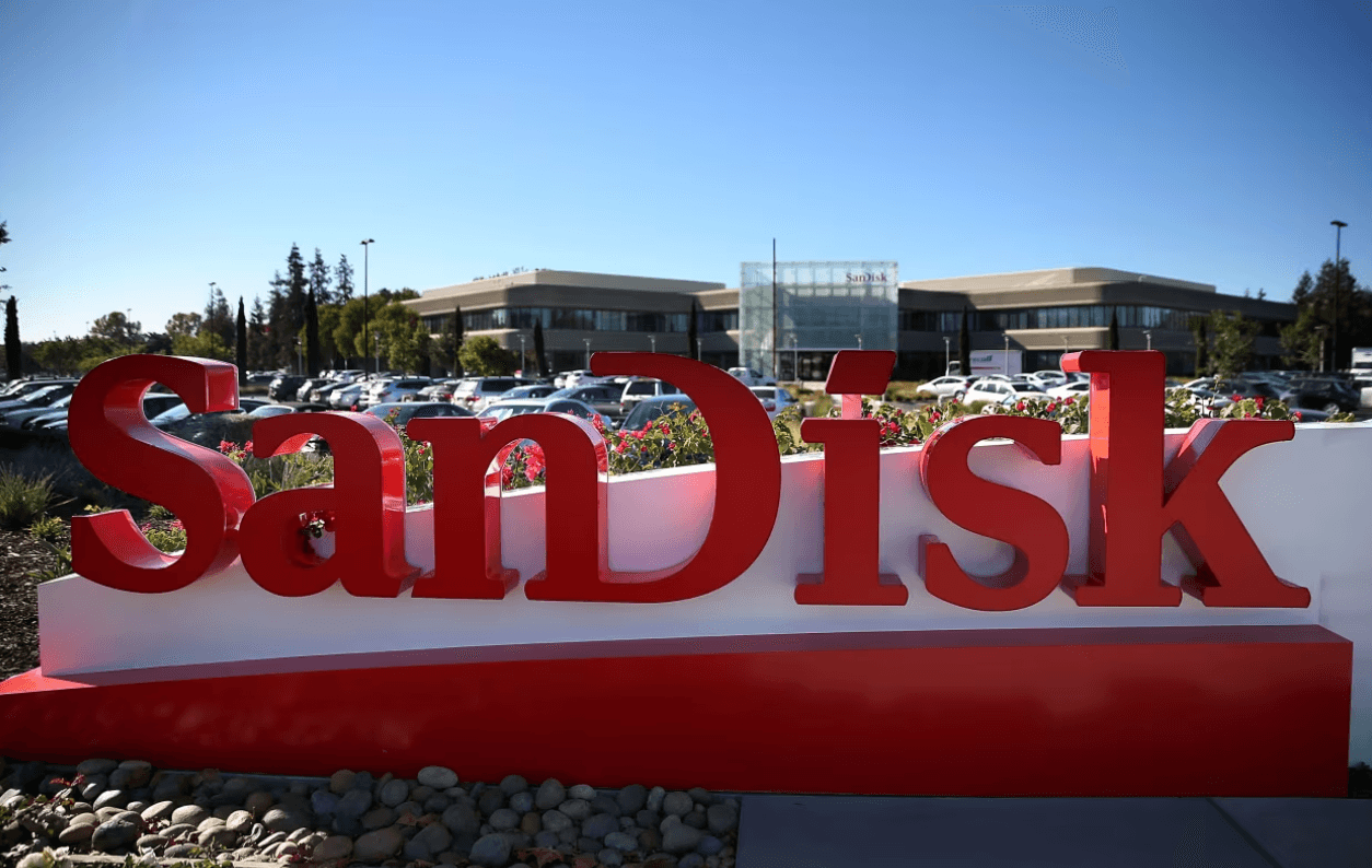 Sandisk là gì và tại sao nó tăng từ 40 USD lên 2.000 USD trong một năm?